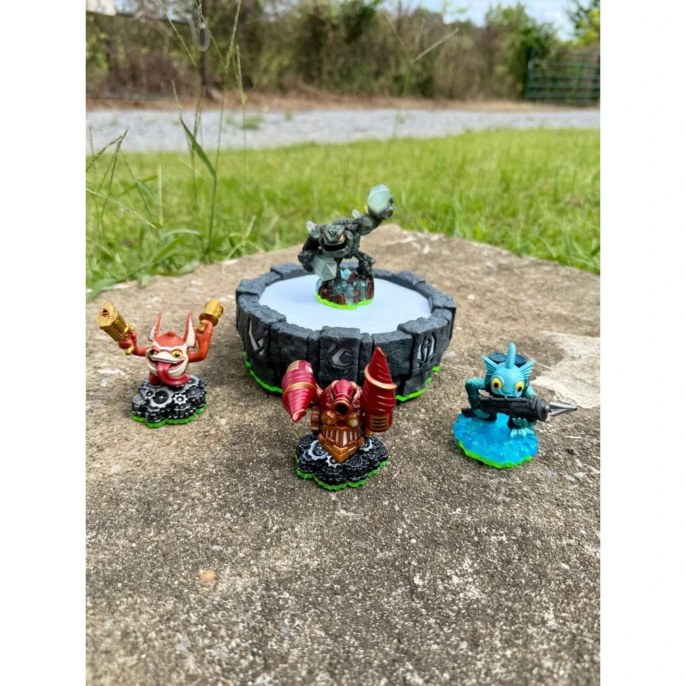Skylanders Nintendo Wii Wireless Portal of Power with 4 Figures Bundle-No USB